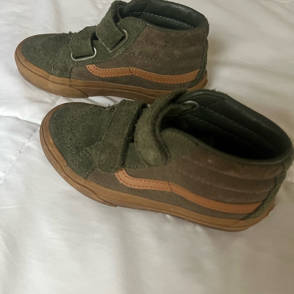 Vans Green Sneakers with Velcro Strap and Gum Sole